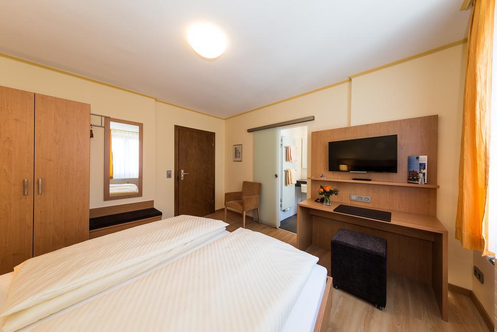 Hotel Hirschen Констанц Екстер'єр фото