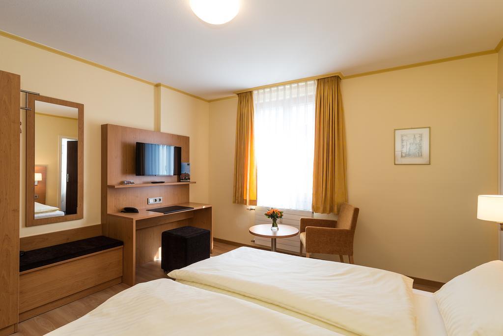 Hotel Hirschen Констанц Екстер'єр фото